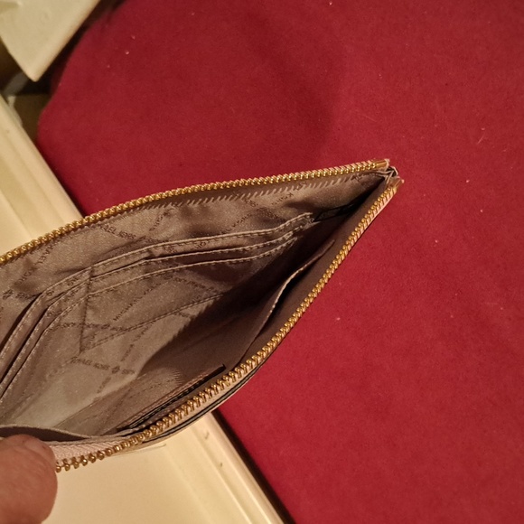 🥰Michael Kors Soft Pebbled Pink Wristlet 💗 Excellent Condition - Picture 3 of 4